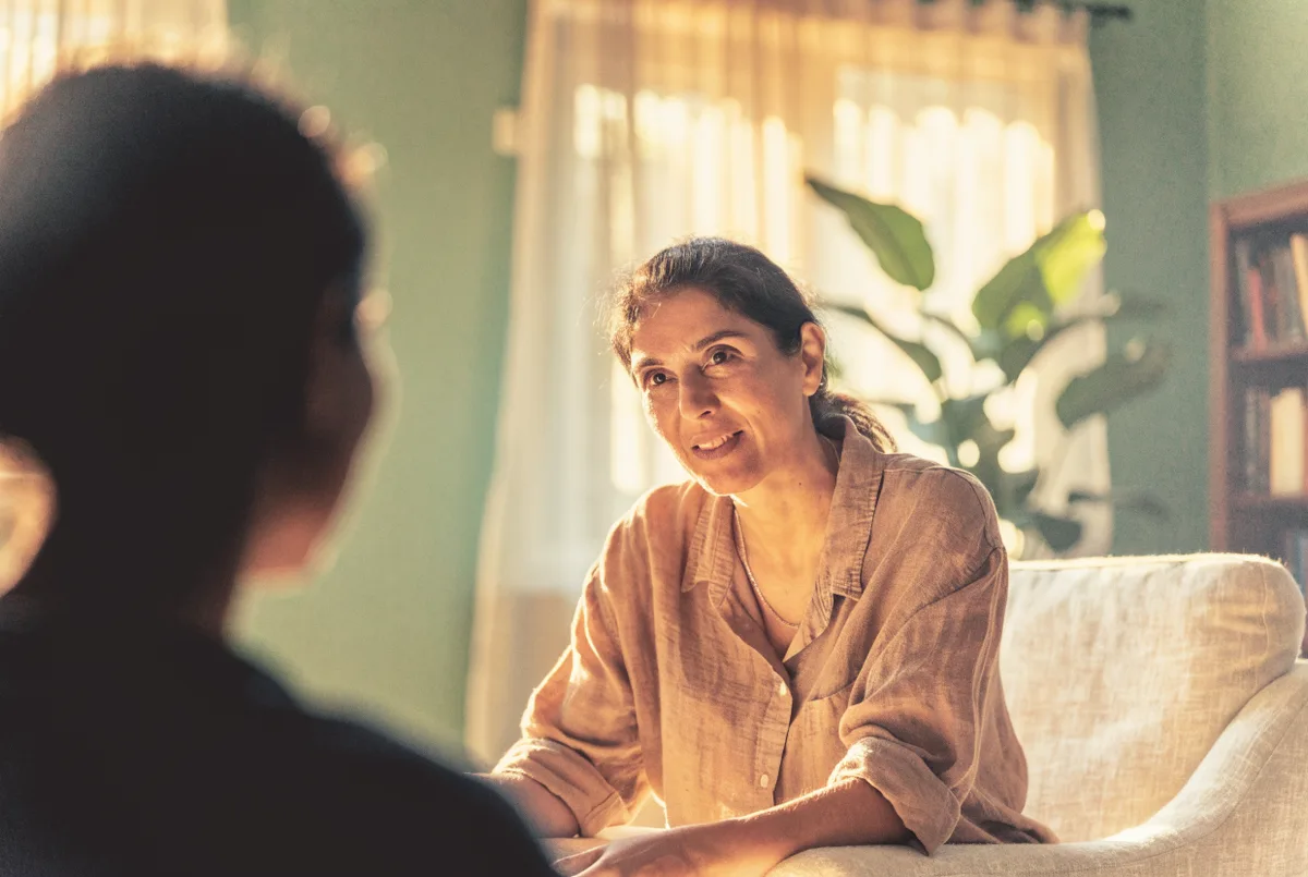 Sesión de terapia en un ambiente de confianza